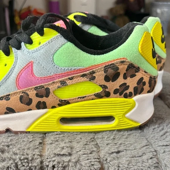 Nike Women's Air Max 90 LX "Illusion Green" (Style Code: CW3499-300). SZ 10 - Picture 3 of 15